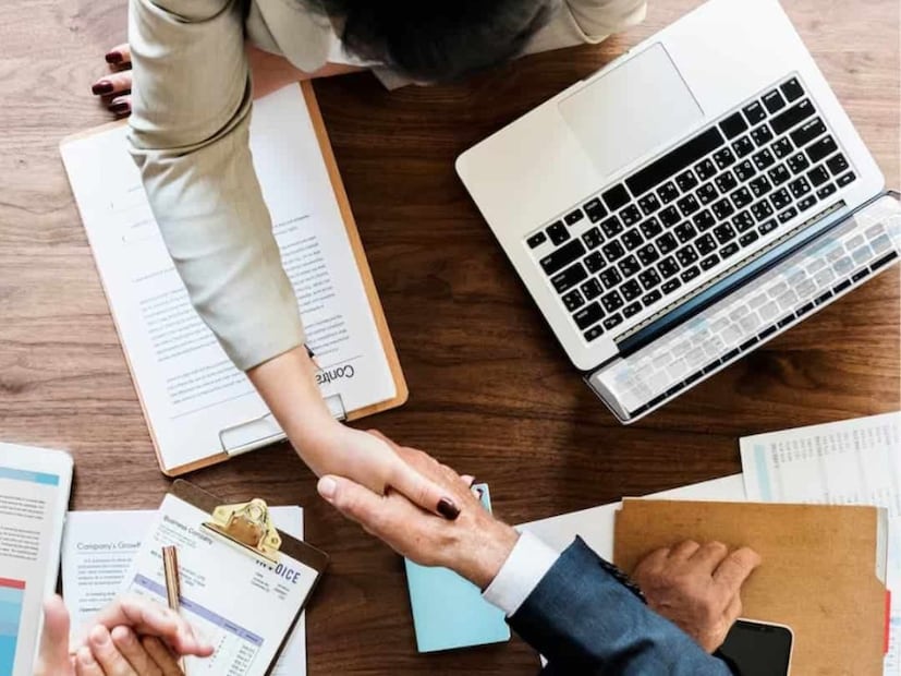 নতুন শ্রম বিধির ক্ষেত্রে বদলে দেওয়া হয়েছে এই পুরনো নিয়ম৷ এই নিয়ম অনুযায়ী, কোনও কর্মী কোনও সংস্থা সর্বনিম্ন ১ বছর কাজ করলেই তিনি গ্র্যাচুইটি পাওয়ার যোগ্য হবে৷ 