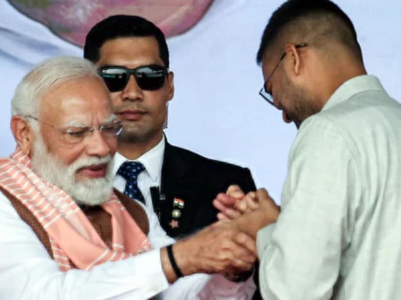 মাত্র ৩৬ বছর বয়সি দীপক অবশ্য ২০২৫ এর বিহার নির্বাচনে প্রতিদ্বন্দ্বিতা করেননি৷ এনডিএ শরিক আরএলএম এবারে ৬ আসনে প্রতিদ্বন্দ্বিতা করে জিতেছিল ৪টিতে৷ তার পরিবর্তে ১টি মন্ত্রিত্ব পেয়েছে তারা৷ জল্পনা ছিল স্নেহলতা কুশওয়াহাই এই মন্ত্রিপদে বসতে পারেন৷