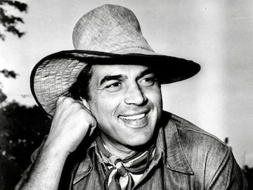 বয়স বাড়লে বাড়ে...৮০-র উপরে যুঁজতে পারা মুশকিল! সেই অসুখের কাছেই হার মানলেন ধর্মেন্দ্র বয়স বাড়লে বাড়ে...৮০-র উপরে যুঁজতে পারা মুশকিল! সেই অসুখের কাছেই হার মানলেন ধর্মেন্দ্র