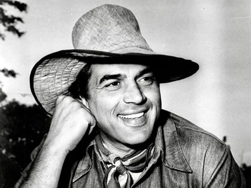 এই তো ক’দিন আগে হাসপাতালে ভর্তি করানো হয়েছিল তাঁকে৷ সেই যুদ্ধ জয় করে ফিরেও গিয়েছিলেন বাড়ি৷ চিকিৎসকদের তরফে জানানো হয়েছিল, তাঁর পরিবার সিদ্ধান্ত নিয়েছে, বাকি চিকিৎসা বাড়িতেই চালানো হবে৷ তারপর সপ্তাহ কয়েক গড়াতে না গড়াতেই এল দুঃসংবাদ৷ একটা যুগের অবসান করে দিয়ে চলে গেলেন প্রবীণ বলিউড অভিনেতা ধর্মেন্দ্র৷ এই তো ক’দিন আগে হাসপাতালে ভর্তি করানো হয়েছিল তাঁকে৷ সেই যুদ্ধ জয় করে ফিরেও গিয়েছিলেন বাড়ি৷ চিকিৎসকদের তরফে জানানো হয়েছিল, তাঁর পরিবার সিদ্ধান্ত নিয়েছে, বাকি চিকিৎসা বাড়িতেই চালানো হবে৷ তারপর সপ্তাহ কয়েক গড়াতে না গড়াতেই এল দুঃসংবাদ৷ একটা যুগের অবসান করে দিয়ে চলে গেলেন প্রবীণ বলিউড অভিনেতা ধর্মেন্দ্র৷