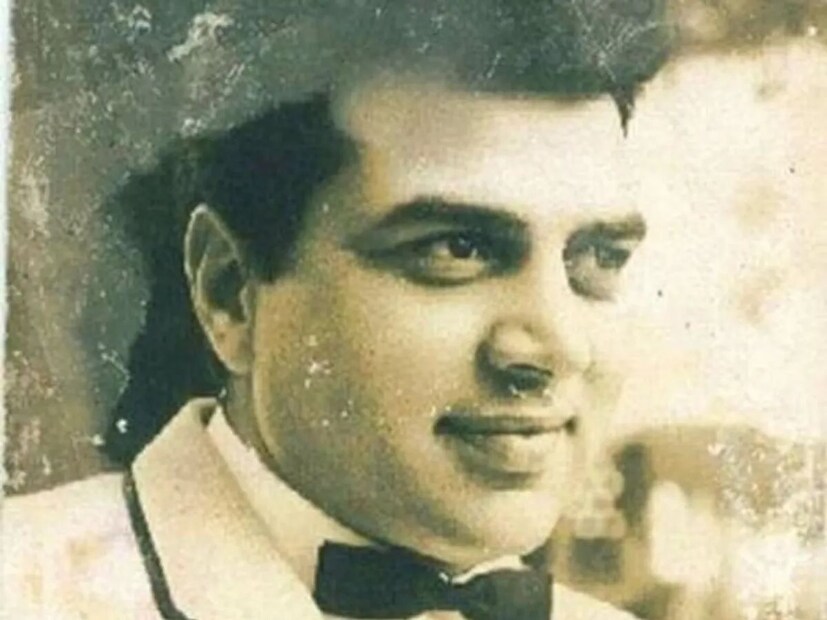 এর আগে কোমরে ব্যথা, পেশিগত সমস্যার মতো সাধারণ কারণে তাঁকে হাসপাতালে চেক-আপ এ যেতে হয়েছিল৷ তবে খুব গুরুতর কিছু কখনওই হয়নি৷ কয়েক মাস আগে তাঁর বাঁ চোখে কর্নিয়া প্রতিস্থাপনের অস্ত্রোপচারও হয়৷ সে সময় হাসপাতাল থেকে বেরনোর সময় ধর্মেন্দ্র বলেছিলেন, ‘‘আভি ভি বহুত দম হ্যায়..মেরে আঁখ মে গ্রাফ্ট হুয়া হ্যায়৷’’