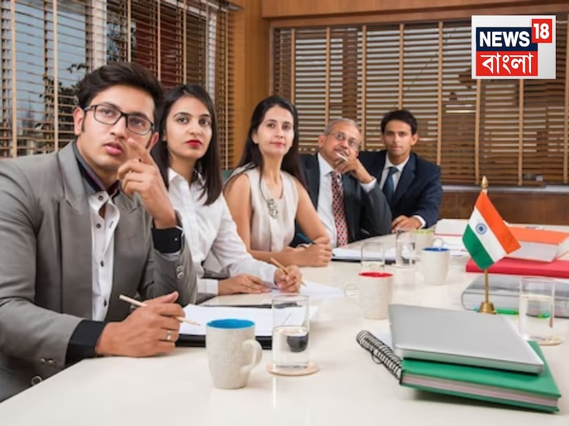 এখানে মনে রাখতে হবে, পিএফ এবং গ্র্যাচুইটি দুই-ই নির্ধারিত হয় সংশ্লিষ্ট ব্যক্তির বেসিক স্যালারির উপরে৷ নতুন শ্রম বিধি অনুযায়ী, CTC-র ভাগের মধ্যে কারও যদি বেসিক স্যালারি আগে কম থাকে, এবং নতুন নিয়ম চালু হওয়ার পরে বাড়িয়ে মোট বেতনের ৫০% করা হয়, তাহলে তার পিএফ পিছু টাকাও বেশি কাটা হবে৷ গ্র্যাচুইটির টাকাও৷ 