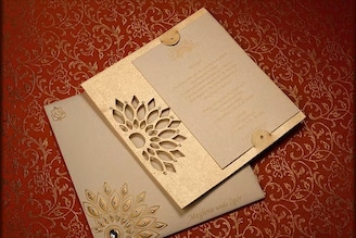 বিয়ের আমন্ত্রণপত্র ছাপার আগে সাবধান! শাস্ত্র বলে কোন ভুল একেবারেই চলবে না