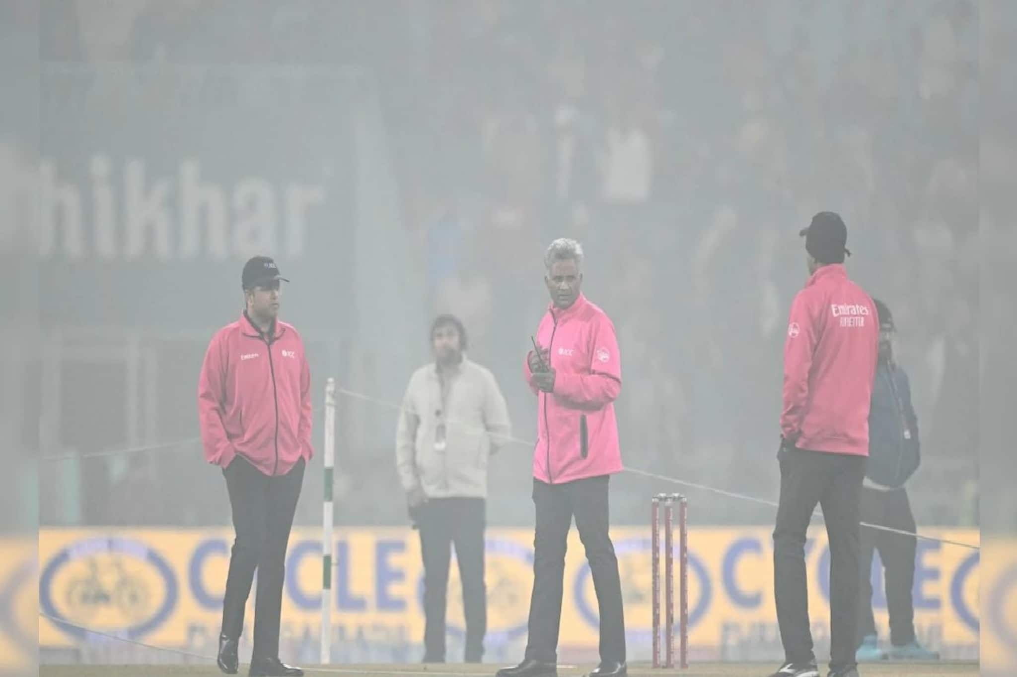 প্রবল দূষণে দৃশ্যমানতা প্রায় শূন্য! ভেস্তে গেল লখনউয়ে ভারত-দক্ষিণ আফ্রিকার ম্যাচ প্রবল দূষণে দৃশ্যমানতা প্রায় শূন্য! ভেস্তে গেল লখনউয়ে ভারত-দক্ষিণ আফ্রিকার ম্যাচ