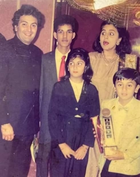 এই ঐতিহ্যের সঙ্গে সম্পর্কিত একটি মজার ঘটনা সম্প্রতি সোশ্যাল মিডিয়ায় ঘুরে বেড়াচ্ছে, যা পরিবারের সদস্য যতীন কাপুর শেয়ার করেছেন। 