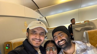 সৌরভের সঙ্গে ফ্লাইটে দেখা হল অরিজিৎ সিংয়ের সৌরভের সঙ্গে ফ্লাইটে দেখা হল অরিজিৎ সিংয়ের