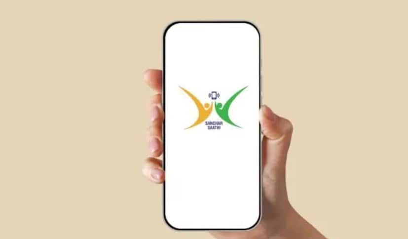 সঞ্চার সাথী গুগল প্লে স্টোর এবং অ্যাপল অ্যাপ স্টোর থেকে বিনামূল্যে ডাউনলোড করা যায়। এটি ভারতের নতুন ফোনে প্রি-ইনস্টল করা থাকবে।