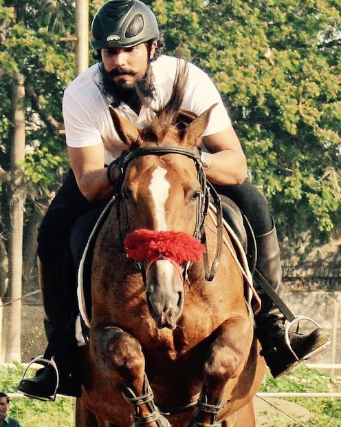 *রণদীপ হুডা অস্ট্রেলিয়ার একটি বিশ্ববিদ্যালয় থেকে মানব সম্পদে এমবিএ করেন। তাঁর অবিশ্বাস্য অভিনয় দক্ষতা দেখতে হলে 'ওয়ান্স আপন আ টাইম ইন মুম্বই', 'জান্নাত ২' এবং 'সর্বজিত'-এর মতো ছবি দেখতে পারেন। সংগৃহীত ছবি। 