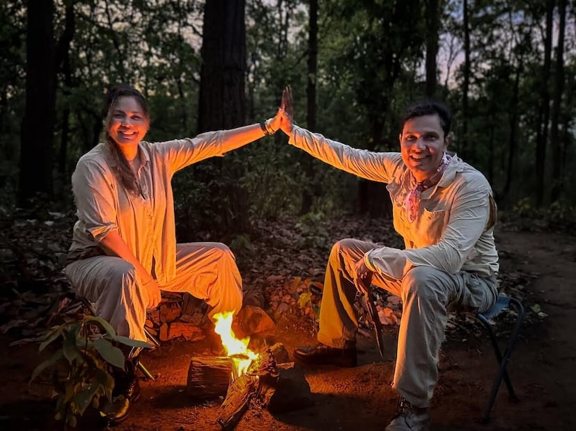 *যখন তিনি চলচ্চিত্রে অভিনয় করছেন না, তখন দীপক হুডার ঘোড়ায় চড়ার প্রতি আগ্রহ ছিল। তিনি জাতীয় স্তরের ঘোড়সওয়ার চ্যাম্পিয়নশিপও জিতেছেন। ছোটবেলায় ঘোড়সওয়ার শিখেছিলেন, তখন থেকেই এই খেলার প্রতি অনুরাগী। মুম্বই আসার পর হুডা তার প্রথম ঘোড়া কেনেন। সংগৃহীত ছবি। 