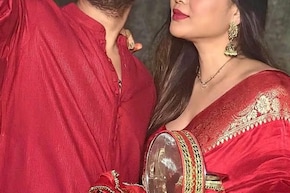 এসেছে সুখবর...! ৪৯ বছরে বাবা, ৩৯ বছরে মা হচ্ছেন বিখ্যাত এই বলিউড জুটি, কারা চিনতে পারছেন?