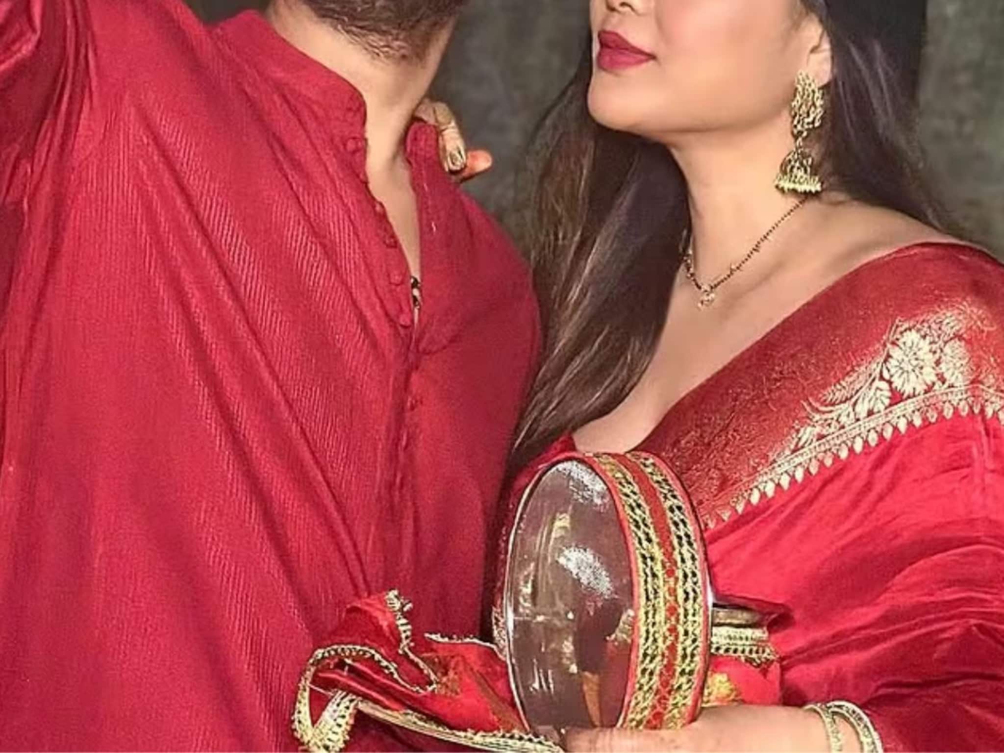 Bollywood Gossip: এসেছে সুখবর...! ৪৯ বছরে বাবা, ৩৯ বছরে মা হচ্ছেন বিখ্যাত এই বলিউড জুটি, কারা চিনতে পারছেন?