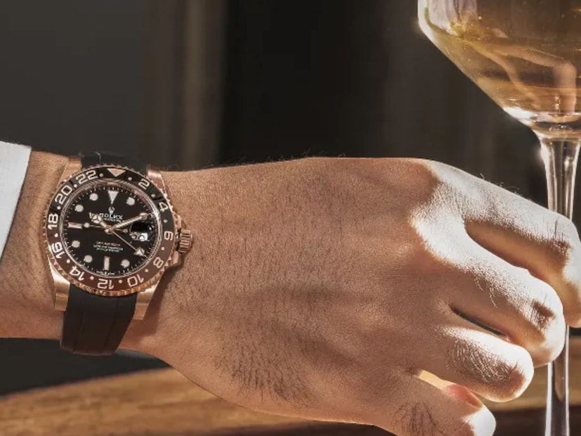 *রোলেক্স ঘড়িগুলি এখনও এত ব্যয়বহুল কেন? কারণ ঘড়ির উপাদানই তাদের আলাদা করে রেখেছে। কোম্পানিটি 904L ইস্পাত ব্যবহার করে, যা বেশিরভাগ বিলাসবহুল ঘড়ি প্রস্তুতকারকদের দ্বারা ব্যবহৃত 316L ইস্পাতের চেয়ে বেশি ব্যয়বহুল এবং মরচে-প্রতিরোধী ধাতু। (এই নিবন্ধের তথ্য স্বাস্থ্য পরামর্শ এবং বিশেষজ্ঞদের সঙ্গে কথোপকথনের উপর ভিত্তি করে। এটি কেবল সাধারণ তথ্য, ব্যক্তিগত পরামর্শ নয়। অতএব, কোনও পদক্ষেপ নেওয়ার আগে বিশেষজ্ঞের সঙ্গে পরামর্শ করুন। News18 বাংলা এটি সমর্থন করে না।)