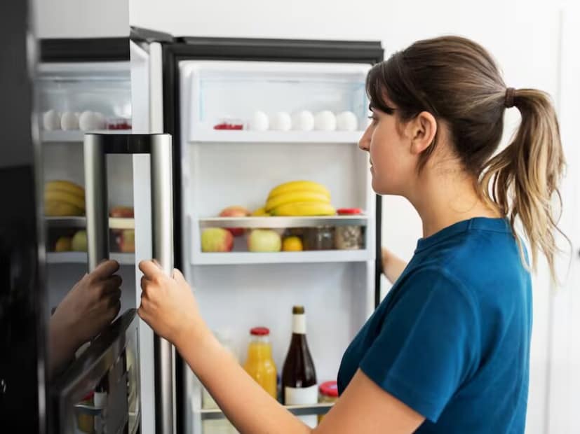 শীতকালে এই সমস্যা বেড়ে যায়। আবার গরম ও বর্ষাকালে বাতাসে আর্দ্রতার মাত্রা উল্লেখযোগ্যভাবে বৃদ্ধি পায়। এই সময় রেফ্রিজারেটর-সহ ইলেকট্রনিক যন্ত্রপাতির কর্মক্ষমতা বিশেষ ভাবে প্রভাবিত হয়।