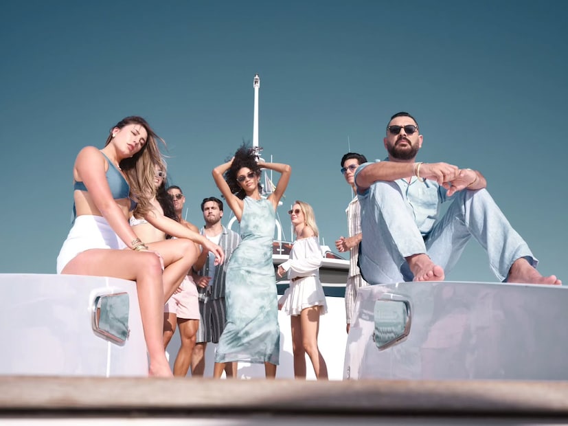 যুবরাজ সিংয়ের সঙ্গে সেই মডেলের যে অ্যাড ক্যাম্পেইনের ছবি ভাইরাল হচ্ছে, সেটি ফাইনো টেকিলা নামের একটি সংস্থা। যুবরাজ সিং এই কোম্পানির ব্র্যান্ড অ্যাম্বাসাডর।