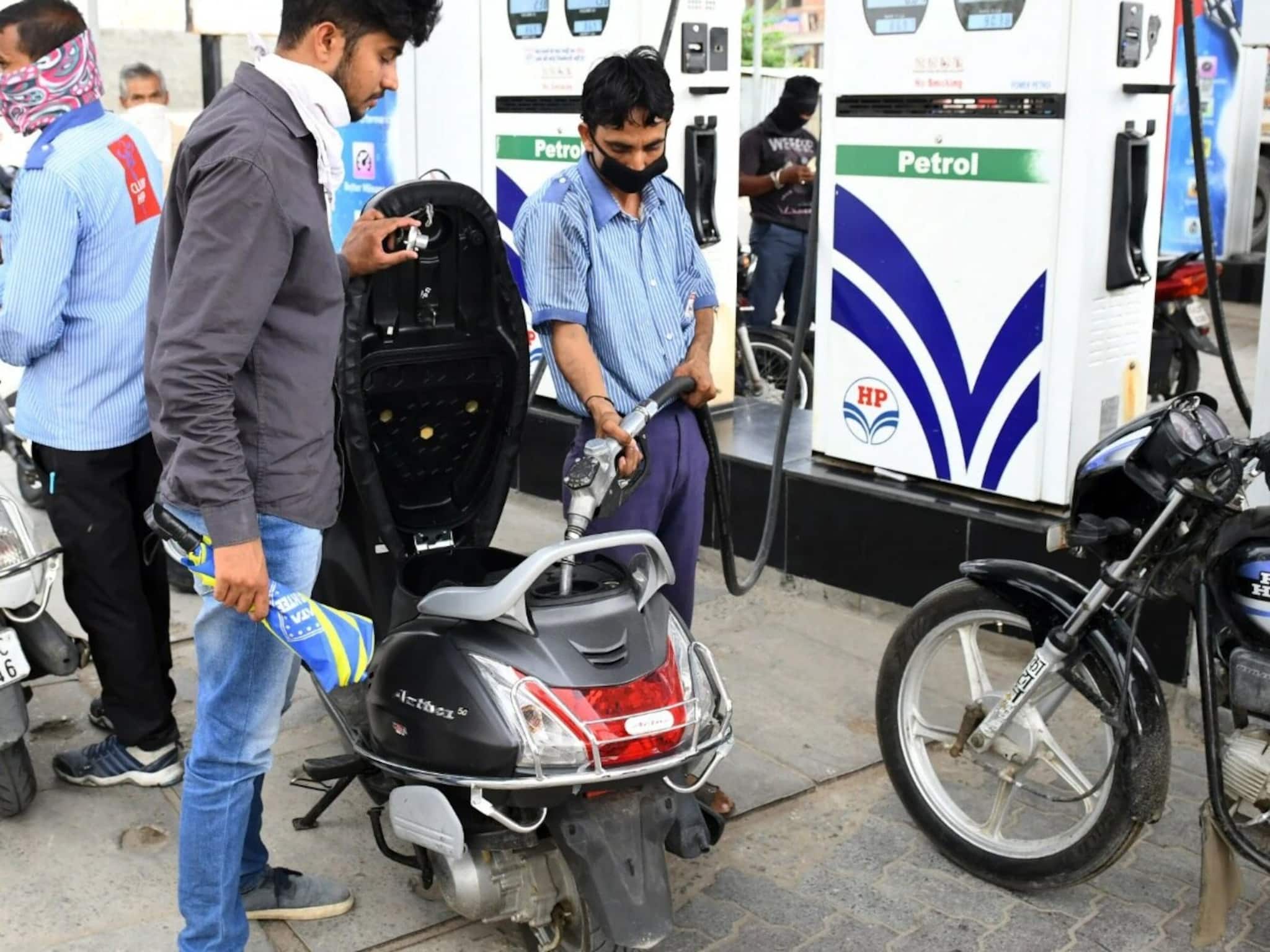 ২০০, ৫০০ টাকার পেট্রোল, ডিজেল ভরিয়ে ঠকছেন? পরিবর্তে ১১০, ২৩৫, ৫৯০ টাকার ভরালে লাভ? জানুন