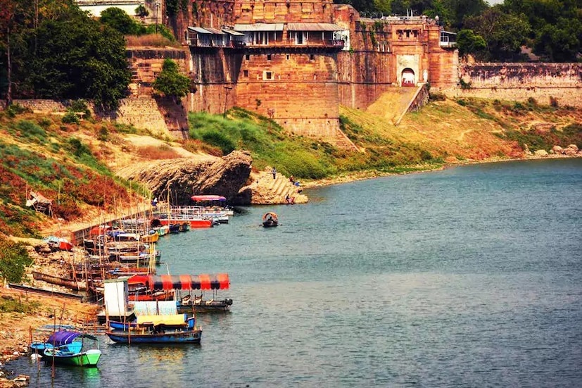 জানলে চমকে উঠবেন যে ২০২৫ সালে গুগলে সবচেয়ে বেশি 'সার্চ' করা শহরটি একটি আধ্যাত্মিক শহর। আর এই শহরই দেশের মধ্যে এমনকি দিল্লি, মুম্বই এবং চেন্নাইয়ের মতো জনপ্রিয় ভারতীয় শহরগুলিকে টপকে গুগল অনুসন্ধানে শীর্ষ স্থান দখল করে নিয়েছে দুর্দান্ত ভাবে।