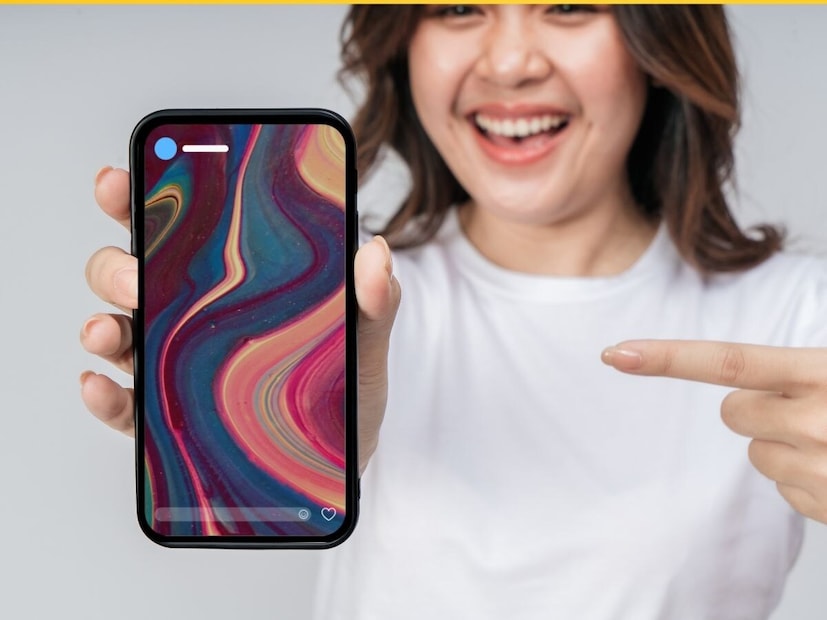 लाइव्ह आणि एनिमेटेड वॉलपेपर बॅटरीचे सर्वात मोठे शत्रू लाइव्ह वॉलपेपर म्हणजे हलणारे, एनिमेटेड किंवा 3डी ग्राफिक्स असलेले बॅकग्राऊंड आकर्षक असलेले तरी बॅटरीचा खूप वापर करतात. लाइव्ह वॉलपेपरमध्ये  स्क्रीनवर सतत फ्रेम्स रेंडर होतात. जीपीयू आणि सीपीयू सतत एक्टिव्ह राहतात.  काहींमध्ये सेंसर्स वापरले जातात अ&#x200d;ॅनिमेशनमुळे रॅमचा वापरही वाढतो. परिणामी बॅटरी 10% ते 25% अधिक खर्च होऊ शकते, विशेषतः 90Hz, 120Hz सारख्या हाय फ्रेश रेट स्क्रीनमध्ये.