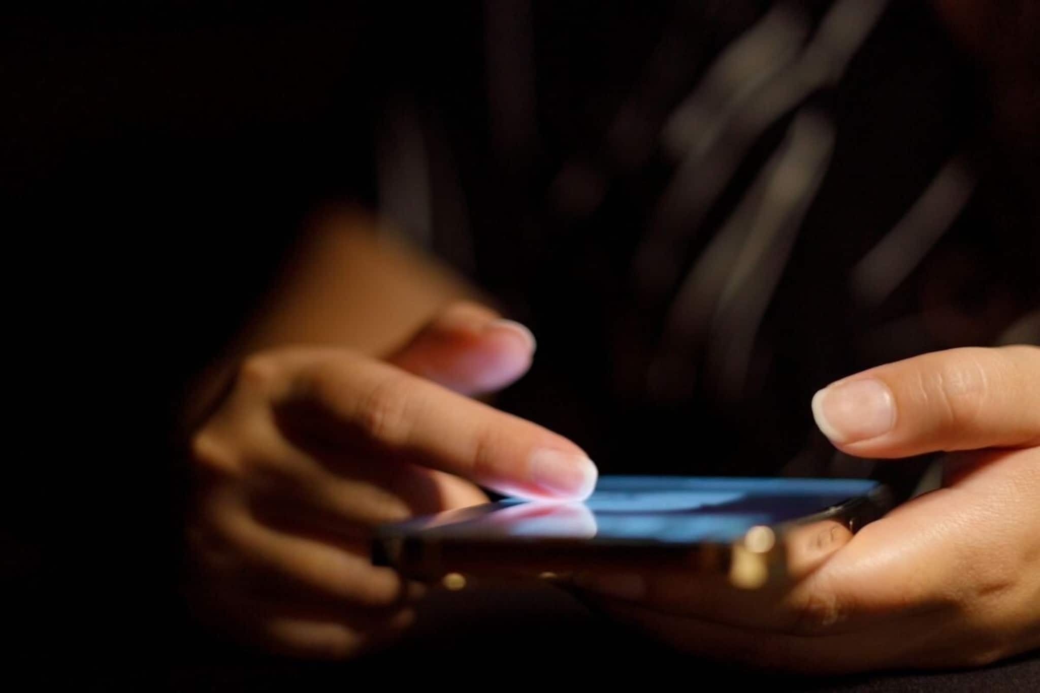 মহিলা প্রকল্পের টাকা ঢুকে গেল পুরুষের অ্যাকাউন্টে! টাকা ফেরত চাইতেই রেগে লাল গ্রামবাসী!