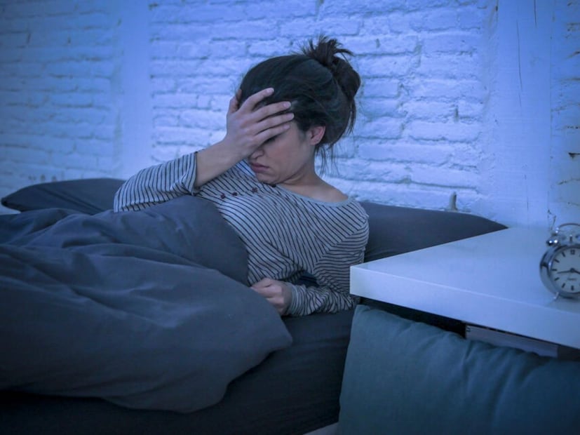 জ্যোতিষ বিশেষজ্ঞদের মতে, দিনের ব্যস্ততার মধ্যে, আমরা প্রায়শই আমাদের ভিতরের বিশেষ কণ্ঠস্বর কী বলতে চাইছে তা মনোযোগ দিতে ব্যর্থ হই। আর সেই কারণেই, যখন গভীর রাতে পৃথিবী শান্ত ও অপেক্ষাকৃত শব্দহীন থাকে, তখন আপনার ভিতরের কণ্ঠস্বরই কিন্তু আপনাকে জাগিয়ে তোলে।