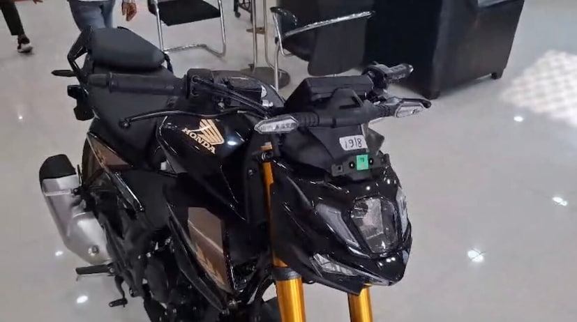 डिजिटल मीटर, डबल शॉक एब्जॉर्बर और स्टाइलिश मफलर।