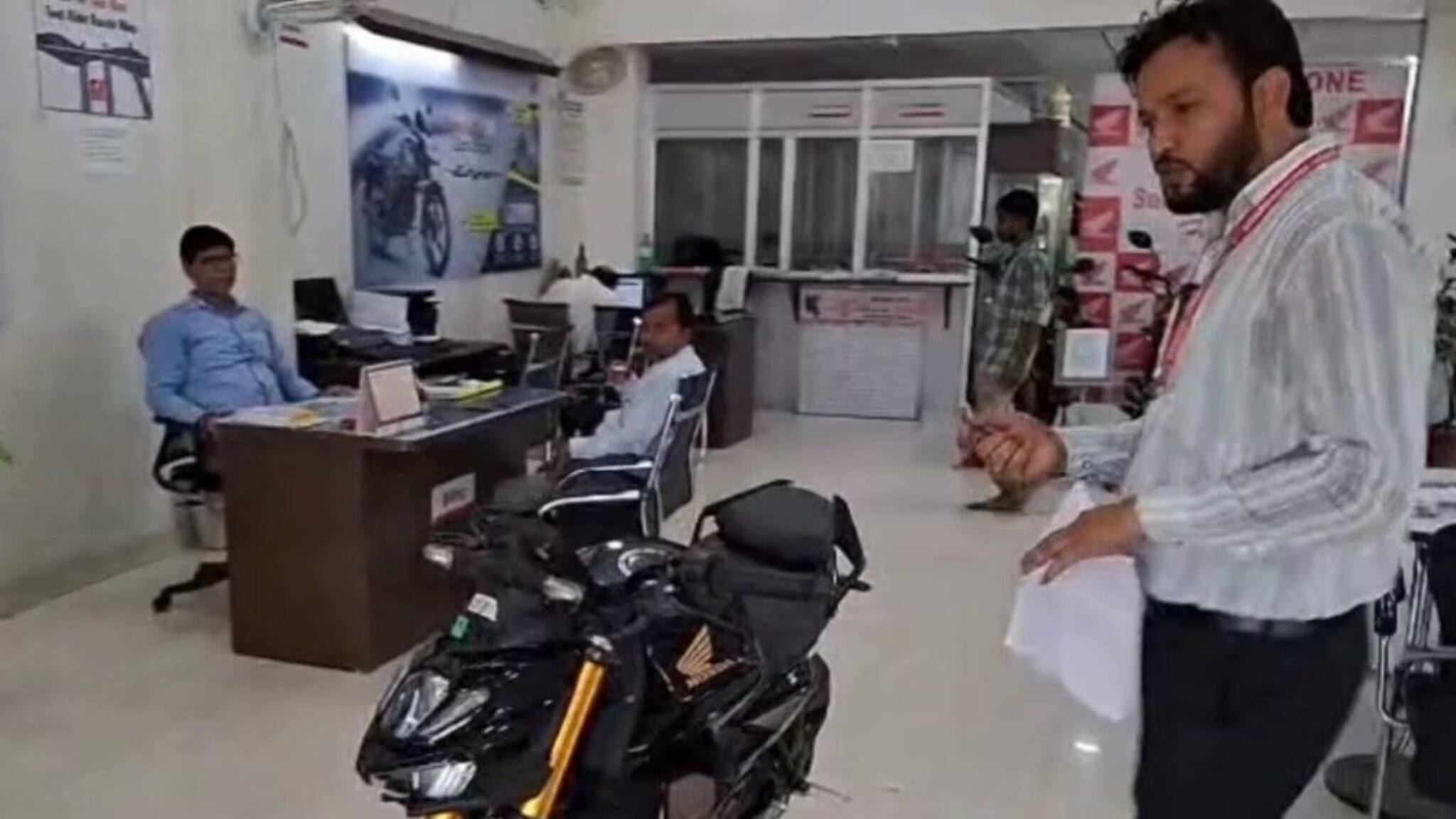 Honda Hornet 125 cc: Honda-এর একসময় স্বপ্নের বাইক, এখন হাতের নাগালে—এই দামে কিনতে ব্যস্ত ক্রেতারা