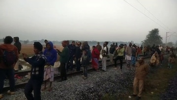 ছুটন্ত রাজধানীর ধাক্কায় ছিন্নভিন্ন হয়ে গেল ৮ হাতি! ৫ বগি লাইনচ্যুত, অসমে ভয়াবহ দুর্ঘটনা ছুটন্ত রাজধানীর ধাক্কায় ছিন্নভিন্ন হয়ে গেল ৮ হাতি! ৫ বগি লাইনচ্যুত, অসমে ভয়াবহ দুর্ঘটনা