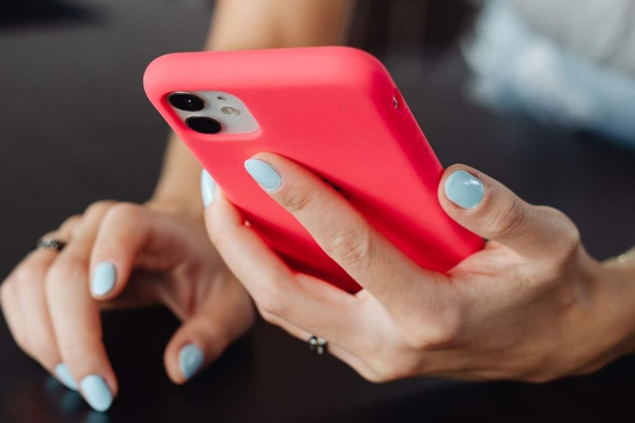 কল ড্রপ আর স্লো ইন্টারনেটের পিছনে কি ফোন কভার? জেনে নিন আসল কারণ