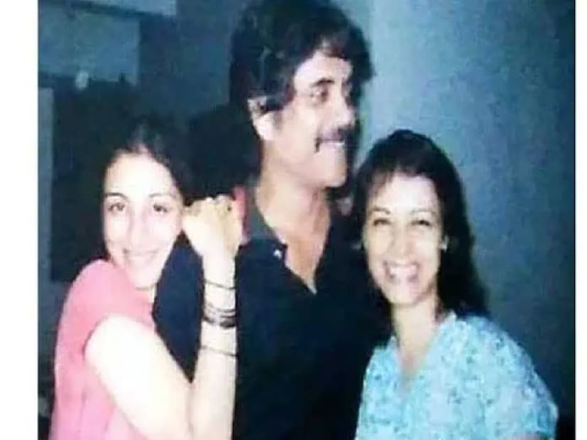 টাবু আর নাগার্জুনের প্রথম দেখা হয়েছিল ‘নিন্নে পেল্লাদত্ত’ ছবির সেটে। একবার একটি সাক্ষাৎকারে নাগার্জুনের দ্বিতীয় স্ত্রী অমলা বলেছিলেন, নাগার্জুন ও টাবুর প্রতি তাঁর পূর্ণ বিশ্বাস রয়েছে এবং কেউ এই বিশ্বাস কেউ টলাতে পারবে না। অমলা আরও বলেছিলেন, “আমার বাড়িতে কী হচ্ছে, তা নিয়ে অন্যদের উদ্বিগ্ন না হলেও চলবে।”