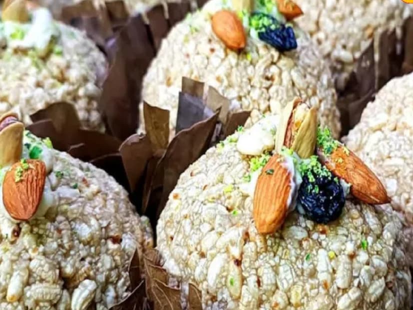 গুড়ের দাম লিটার প্রতি প্রায় ৪০-৫০ টাকা করে বেড়েছে। অস্বাভাবিক দাম বেড়েছে কিসমিস, পেস্তার। ব্যবসায়ীরা জানান, কিসমিসের দাম গত এক বছরে প্রায় দ্বিগুণ হয়েছে। ৩৬০ টাকা কেজি কিসমিস বর্তমানে ৫২০ টাকা কেজি দরে মিলছে। পেস্তার দাম ২৮০০ টাকা থেকে বেড়ে প্রায় ৩৬০০ টাকা কেজি হয়েছে। ঘি, কাজু-সহ অন্যান্য জিনিসপত্রের দামও আকাশছোঁয়া।