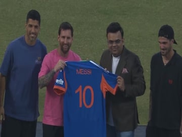 মেসিকে ভারতের জার্সি দিলেন জয় শাহ মেসিকে ভারতের জার্সি দিলেন জয় শাহ