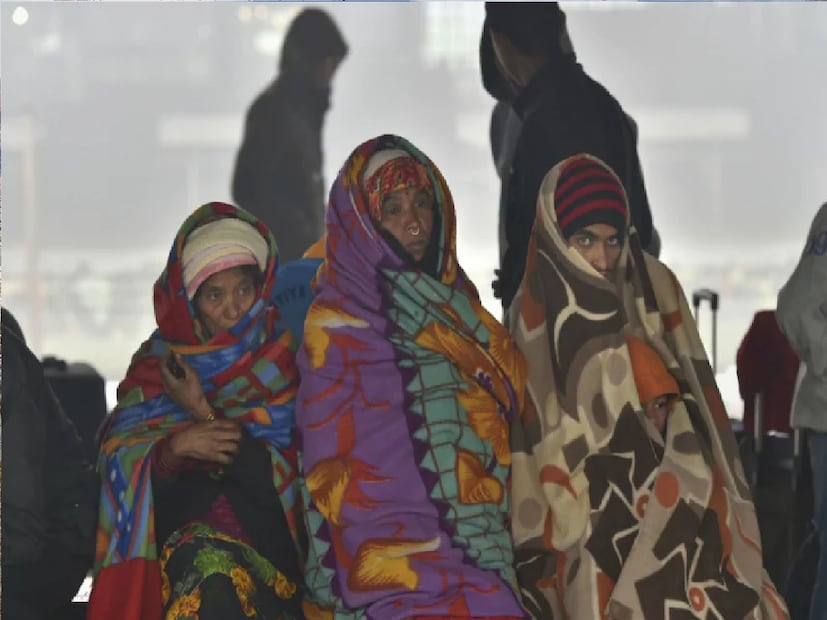 *ডিসেম্বরে শুরুতেই শীতের অনুভূতি হচ্ছে। শীতের প্রভাব রয়েছে দক্ষিণের জেলাগুলিতে। দক্ষিণবঙ্গের প্রায় সব জেলাতেই সকালের দিকে ঘন কুয়াশা থাকবে। জেলা পুরুলিয়াতেও শীতের প্রভাব রয়েছে যথেষ্ট। ঘন কুয়াশায় ঢাকছে জেলার বিভিন্ন প্রান্ত। তাপমাত্রার পারদ নিম্নমুখী হয়েছে বেশ খানিকটা। ফাইল ছবি। 