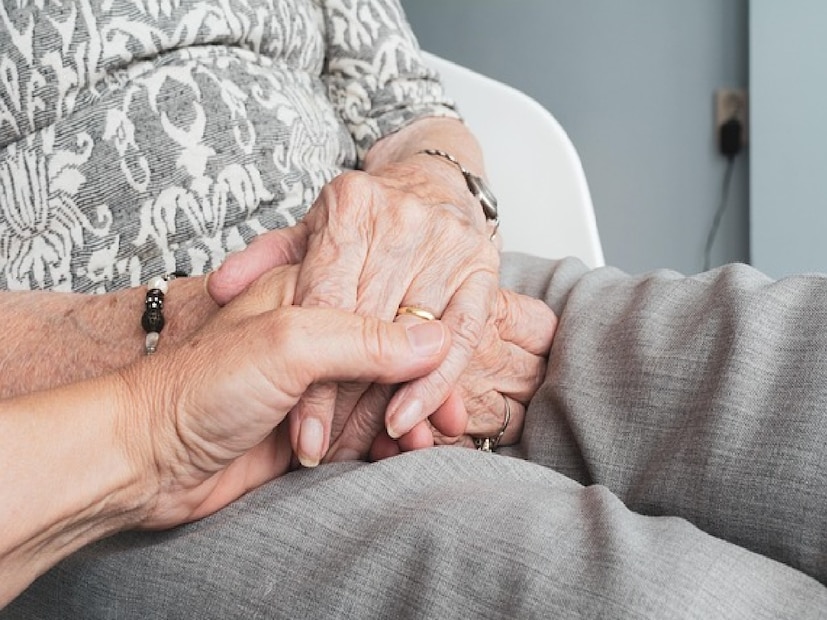 সবকিছুতে 'হ্যা' বলা বন্ধ করুন। যে পার্টি, যে নেমন্তন্নে যেতে ইচ্ছে করছে না, এড়িয়ে যান। নিজের মসয়ের মূল্য দিন।