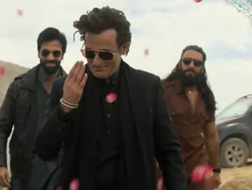 বয়স বাড়ছে,হ্যান্ডসাম হচ্ছেন!রণবীর সিং-কে পিছনে ফেলে 'ধুরন্ধর' অক্ষয় কাড়ছেন লাইমলাইট