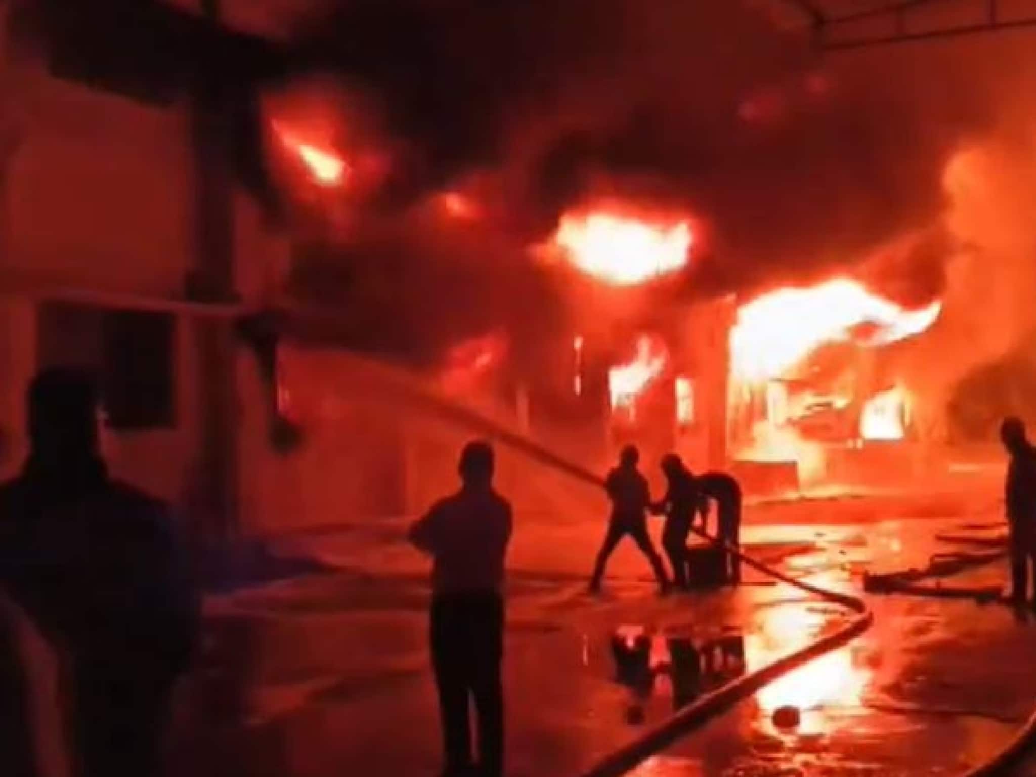 ইকো পার্কের কাছে ভয়াবহ আগুন, ঘটনাস্থলে ১২ ইঞ্জিনে