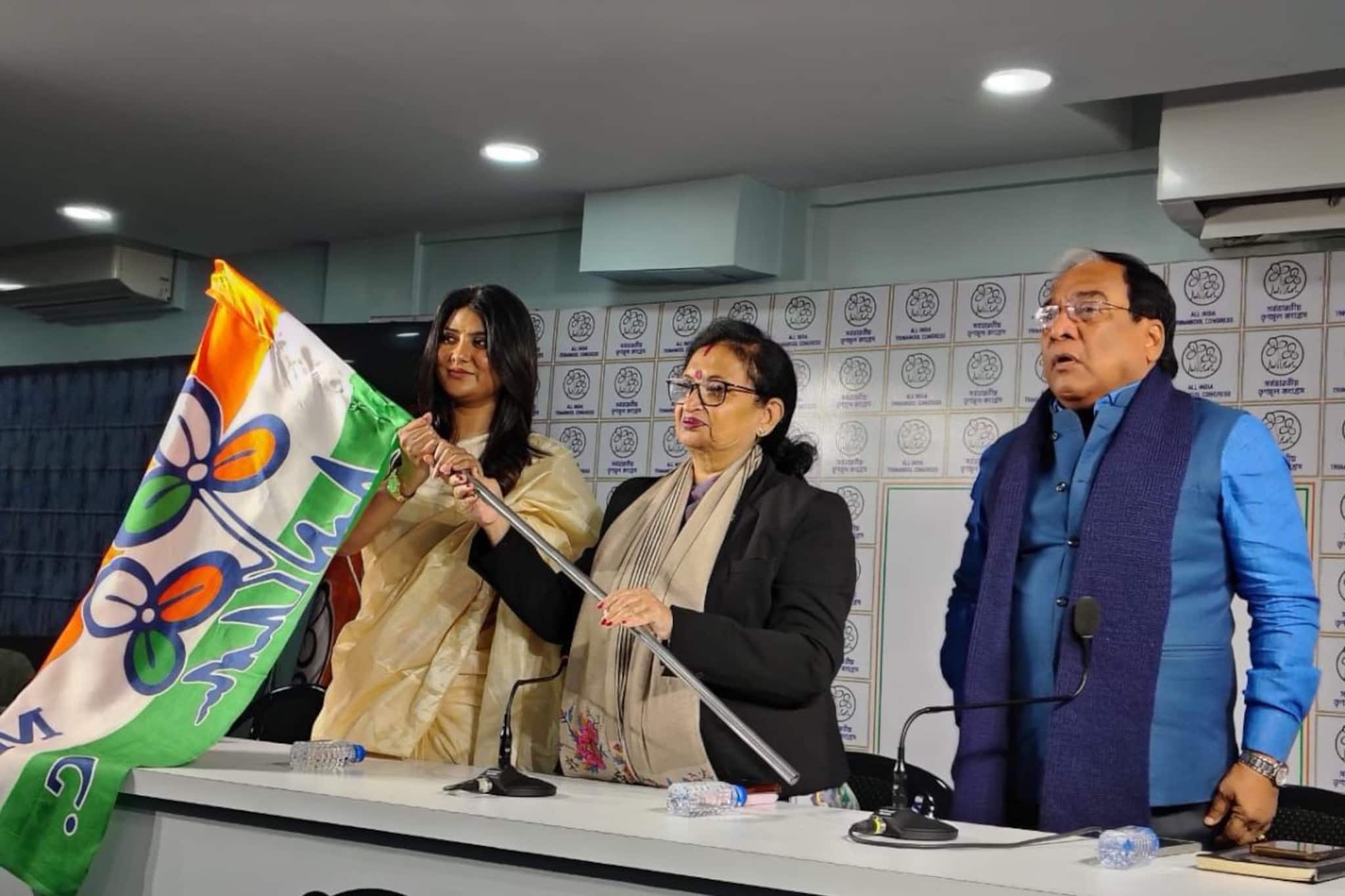 তৃণমূলে যোগ দিলেন অভিনেত্রী পার্নো মিত্র!