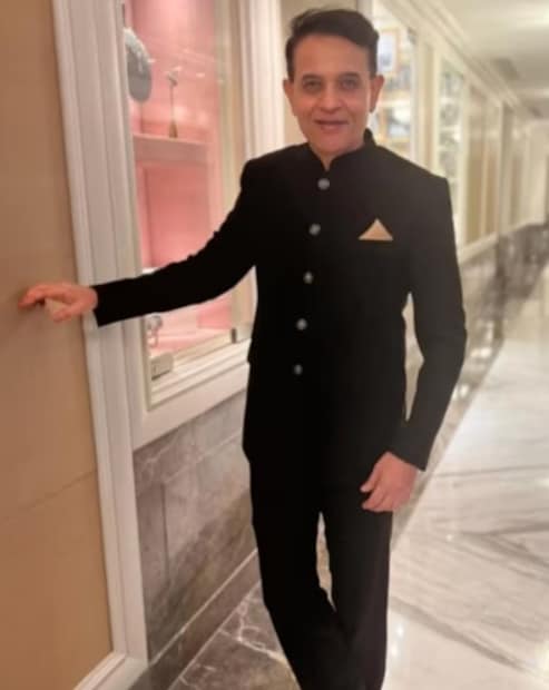 কাপুর পরিবারের সদস্য এবং অভিনেতা যতীন কাপুর, যিনি পৃথ্বীরাজ কাপুরের মেয়ে উর্মিলা সিয়ালের ছেলে, সম্প্রতি একটি মজার ঘটনা শেয়ার করেছেন যেখানে তিনি তাঁর মামা শাম্মী কাপুরের প্রতি আসক্তির কথা প্রকাশ করেছেন। 