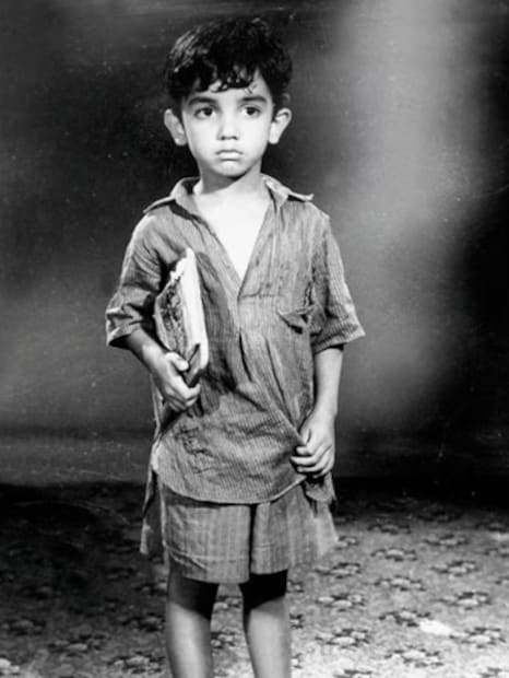 'স্বপ্ন' পূরণের কোনও সময়সীমা থাকে না। মনের কোণে লুকিয়ে থাকা স্বপ্ন যদি কঠোর পরিশ্রমের মাধ্যমে পালন করা হয়, তাহলে তা একদিন না একদিন সফল হয়৷ কখনও কখনও, আমরা যখন এটি আশা করি না, তখনও সেই স্বপ্নগুলি তাদের নিজস্ব পথ বেছে নেওয়ার ক্ষমতা রাখে। এই অভিনেতার মা চাইতেন যে ছেলে বড় হয়ে সরকারি চাকুরি করুক৷ বিশেষ করে যখন তিনি ক্লান টেনের ছাত্র, তখন তাঁর মা এই ইচ্ছে প্রকাশ করেছিলেন৷ আজ, তিনি সেই সীমা ছাড়িয়ে এগিয়ে গেছেন।