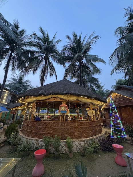 ঘরোয়া মশলার গন্ধে তৈরি প্রতিটি পদ যেন মন ভরিয়ে দেয়। বিশেষে, এতসব সুবিধা সত্ত্বেও খরচও খুবই কম। জন প্রতি থাকা ও খাওয়া মিলিয়ে মাত্র দেড় থেকে দুই হাজার টাকার মধ্যেই এই অভিজ্ঞতা উপভোগ করা যায়। টাকির বুকে ইছামতি কটেজ তাই আজ হয়ে উঠেছে শহরের ক্লান্তি ঝেড়ে ফেলে প্রকৃতির কোলে একটু স্বস্তির নিঃশ্বাস নেওয়ার আদর্শ জায়গা। (Photo -Facebook)