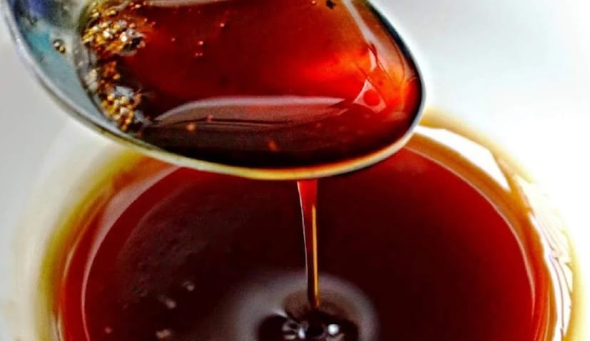 বাংলায় যেখানে ২০০ টাকার নিচে খেজুরে গুড় পাওয়া প্রায় অমিল। সেখানে মাত্র ১৫০-১৬০ টাকা কেজি প্রতি দামে খেজুর গুড় পাওয়া যাচ্ছে এখানে। সস্তায় সুগন্ধি খেজুরে গুড় নিতে, এখানে রীতিমত মানুষের ঢল নামছে প্রতিদিন। 