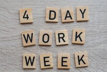 4 Days Work Week: দেশে কি আদৌ চার দিনের কর্মসপ্তাহ এবং তিন দিনের ছুটির ব্যবস্থা বাস্তবায়িত হবে? সরকার সম্ভাবনা সম্পর্কে কী বলেছে তা জানুন