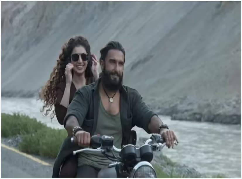 প্রতিবেদনে আরও বলা হয়েছে যে ধুরন্ধর বিদেশে অন্যত্র ৪ দিনে ৪৪.০৮ কোটি রুপি সংগ্রহ করতে সক্ষম হয়েছে, তবে, ছবিটি যদি উপসাগরীয় দেশগুলিতে বা সংযুক্ত আরব আমিরশাহি/জিসিসি অঞ্চলে মুক্তি পেত, তবে লাভের অঙ্ক আরও বেশি হতে পারত।