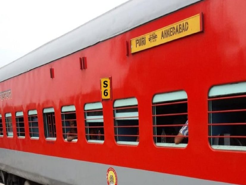 লাল রঙের কোচগুলো হলো LHB কোচ এবং এগুলো দ্রুতগতির ভ্রমণের জন্য তৈরি। গরীব রথ ট্রেনগুলোতে সবুজ কোচ ব্যবহার করা হয়। বাদামি রঙের কোচগুলো মিটার-গেজ ট্রেনের জন্য। এবার আপনার স্পষ্ট ধারণা হওয়া উচিত।