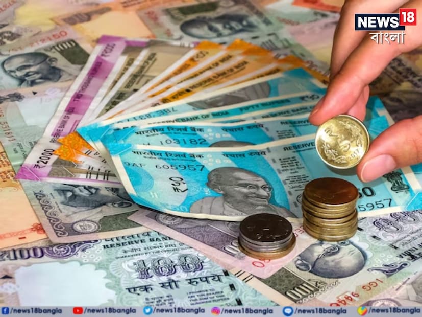 এখানে প্রায় ১২ শতাংশ পর্যন্ত সুদের হার পাওয়া যায়। ETF-এ দীর্ঘমেয়াদে ভাল রিটার্ন পাওয়া যায়। তাই কিছুটা ঝুঁকি নিয়ে শেয়ার মার্কেটে বিনিয়োগ করতে পারেন। সব টাকা এক জায়গায় বিনিয়োগ করা ঠিক নয়। বিভিন্ন জায়গায় বিনিয়োগ করলে আপনি ভাল লাভ পেতে পারেন।