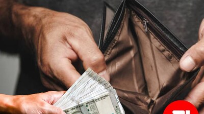 Middle Class Savings: Avoid These 7 Mistakes to Build Wealth Now!