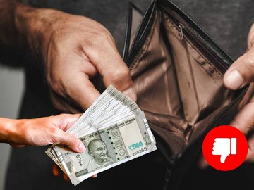 মধ্যবিত্তরা এই ৭ ভুল শুধরে না নিলে কখনও টাকা বাঁচাতে পারবেন না, দেখে নিন শুধু কী করতে হবে মধ্যবিত্তরা এই ৭ ভুল শুধরে না নিলে কখনও টাকা বাঁচাতে পারবেন না, দেখে নিন শুধু কী করতে হবে