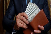 Where Are Rich People Investing Nowadays: সোনাও নয়, স্টকও নয়, ধনী ব্যক্তিরা এখন যা কিনছেন তা জেনে নিন, কাজে লাগতে পারে আপনারও