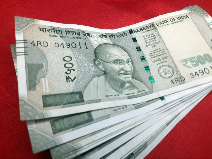 কত আয় করা যেতে পারেস্যুপের ব্যবসায় বেশ ভাল লাভ হয়। এক বাটি স্যুপ তৈরি করতে খরচ হয় ১০-১৫ টাকার মতো, কিন্তু এটি সহজেই ৪০-৫০ টাকায় বিক্রি করা যেতে পারে। যদি কেউ মাসে মাত্র ২০০০ বাটি বিক্রি করেন, তবুও বিক্রি ৮০,০০০ থেকে ১ লাখ টাকা পর্যন্ত হতে পারে। এর অর্থ হল কম বিনিয়োগ এবং উচ্চ লাভের সঙ্গে এই ব্যবসা শীতকালে আয়ের একটি শক্তিশালী উৎস হতে পারে।