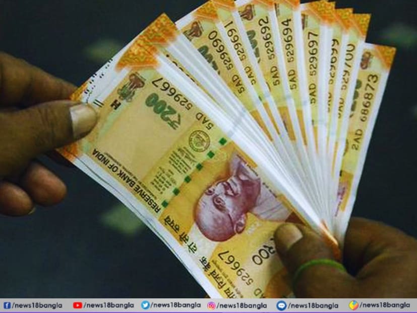 মিউচুয়াল ফান্ডে প্রতি মাসে ১০,০০০ টাকা বিনিয়োগএখন একটি মিউচুয়াল ফান্ডের ইক্যুইটি স্কিমে বিনিয়োগের কথা বিবেচনা করা যাক। ধরা যাক কেউ প্রতি মাসে ১০,০০০ টাকা বা বছরে ১,২০,০০০ টাকা বিনিয়োগ করে। আমরা ধরে নিচ্ছি বার্ষিক ১২% রিটার্ন। ১৫ বছর ধরে, মোট ১৮,০০,০০০ টাকা বিনিয়োগ। এই বিনিয়োগ ১৫ বছর পরে ৪৭,৫৯,৩১৪ টাকা জমা করবে। এই বিনিয়োগে মোট রিটার্ন হবে ২৯,৫৯,৩১৪ টাকা। কেউ যদি উভয় বিকল্পেই বিনিয়োগ করে, তাহলে ১৫ বছরে ৮০,১৩,৮৮১ টাকা জমা হবে।