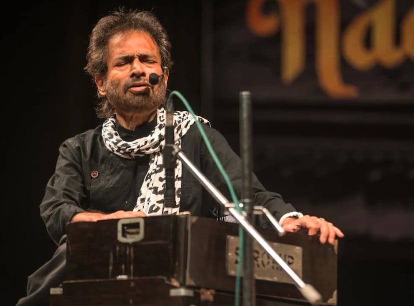 শোনা যাচ্ছে, হার্টের সমস্যার জন্য হাসপাতালে ভর্তি করা হয়েছে শিল্পীকে। তবে এই মুহূর্তে তাঁর অবস্থা স্থিতিশীল। বিগত কয়েকদিন ধরেই তার শরীর ভাল যাচ্ছিল না নচিকেতার। (Photo Courtesy-Facebook)