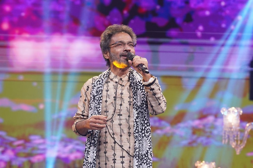 রবিবার আসানসোলে শো ছিল। কিন্তু অসুস্থতার কারণে তাঁর আগামী শো গুলো বাতিল করা হয়েছে। (Photo Courtesy-Facebook)